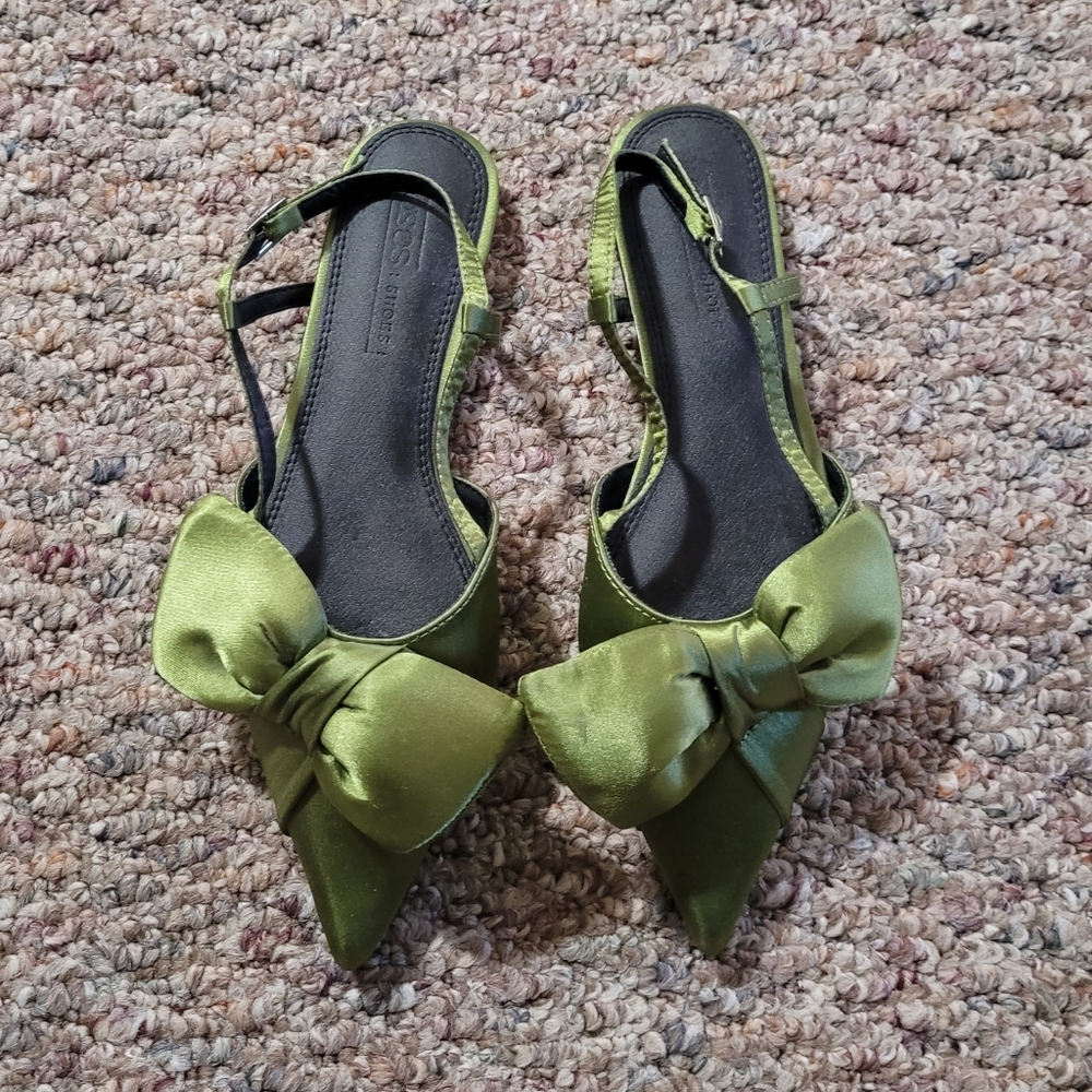 Elegant Green Satin Bow Flats